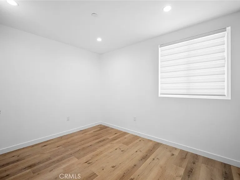 1049 Yarmouth Ave — Photo 16