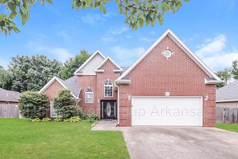 1st image of 307 Coachlight Dr