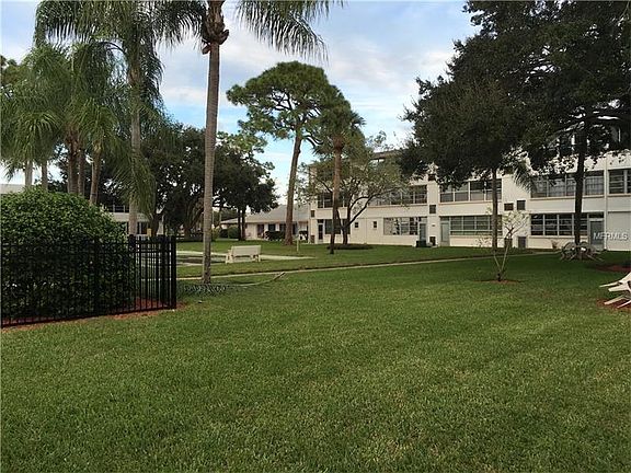 3rd image of 1001 77th Ave N APT 304