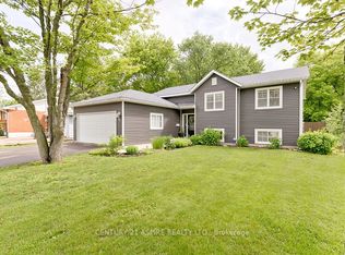 34 Selkirk St, Petawawa, ON K8H 1P2
