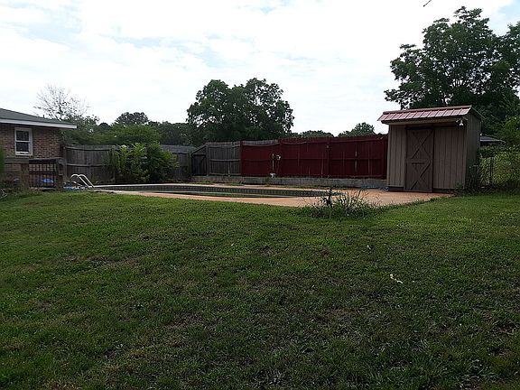 3rd image of 507 Dogwood Dr