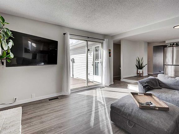 3rd image of 959 W Bracewood Rise SW