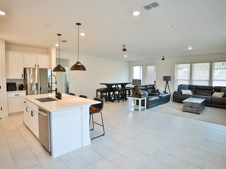 2412 Wheeler Ave — Photo 6