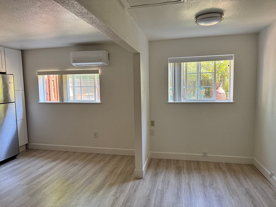 windows to backyard