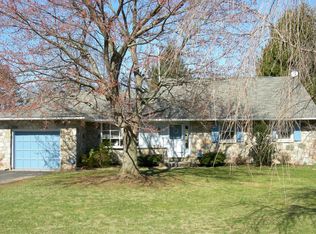312 Saint Johns Cir, Phoenixville, PA 19460