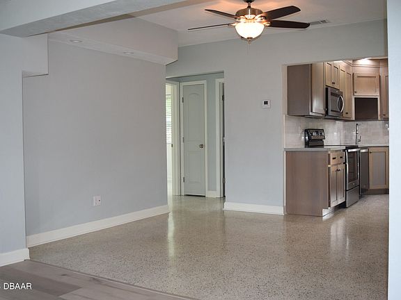 3rd image of 140 Laurie Dr