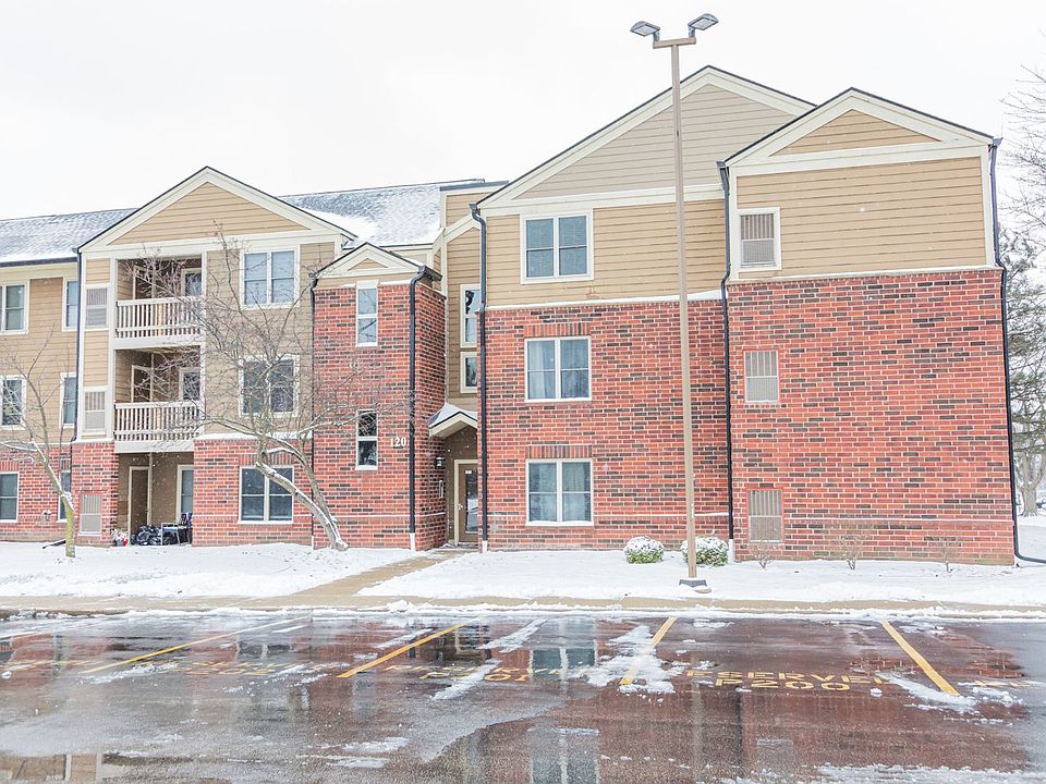 1st image of 120 Glengarry Dr APT 112