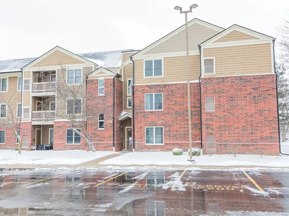 120 Glengarry Dr APT 112, Bloomingdale, IL 60108