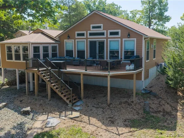 39 Outer Point, Lake Ozark, MO 65049