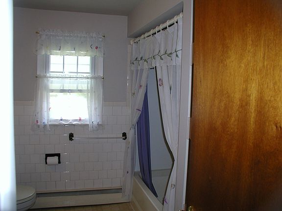 4th image of 35 Harth Dr