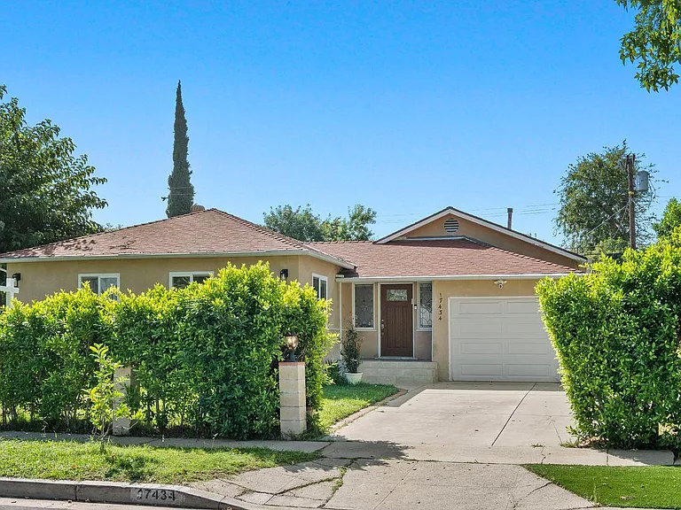 17434 Emelita St — Photo 1