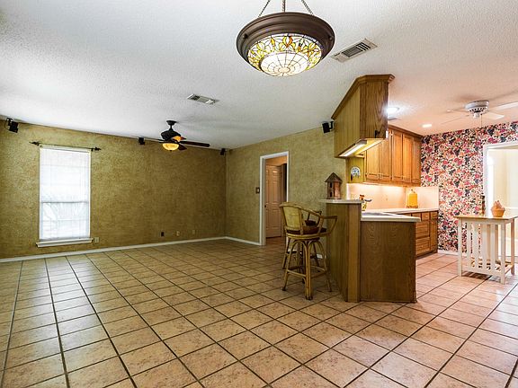 3rd image of 1 Maree Ct