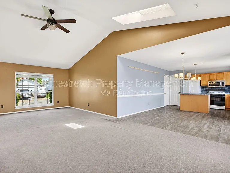 166 Royallprairie Ln — Photo 12