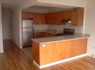 2550 Crescent St, Astoria, NY 11102