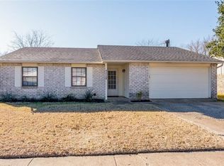 7112 Chatham Rd, North Richland Hills, TX 76182