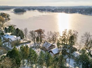 5608 W Peninsula Rd, Waterford, WI 53185