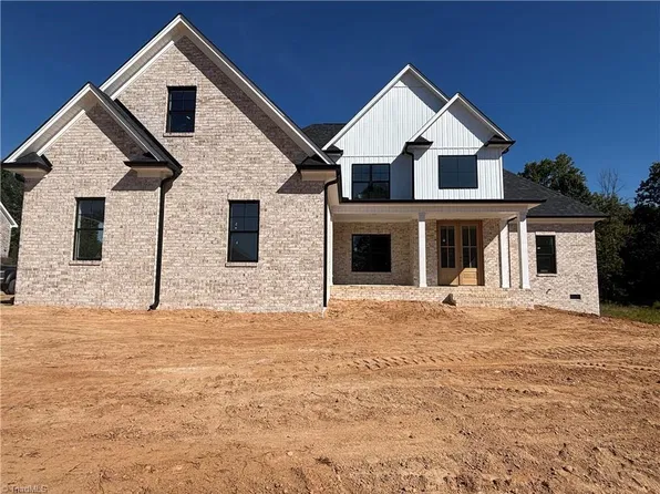 958 Medinah Dr, Winston Salem, NC 27107