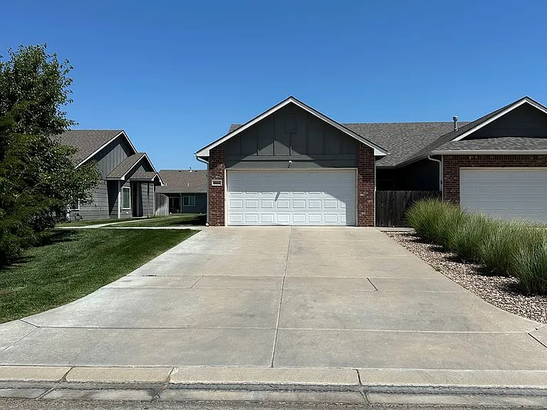 5514 N Edwards Cir — Photo 1