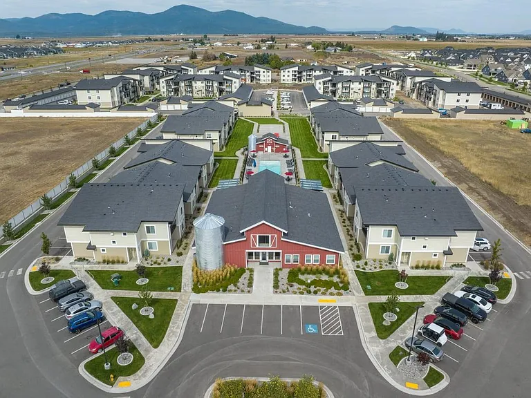 Bluegrass Farms Apartments — Photo 2