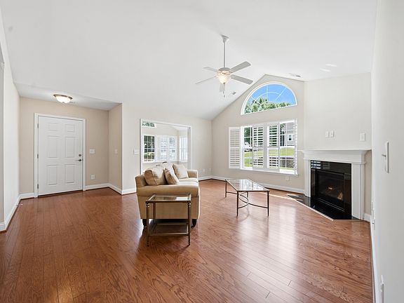 4th image of 1403 Laryn Ln
