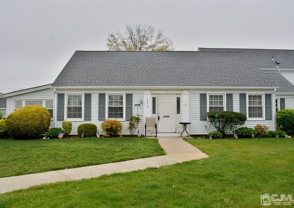 1st image of 142 Putney Ln #A