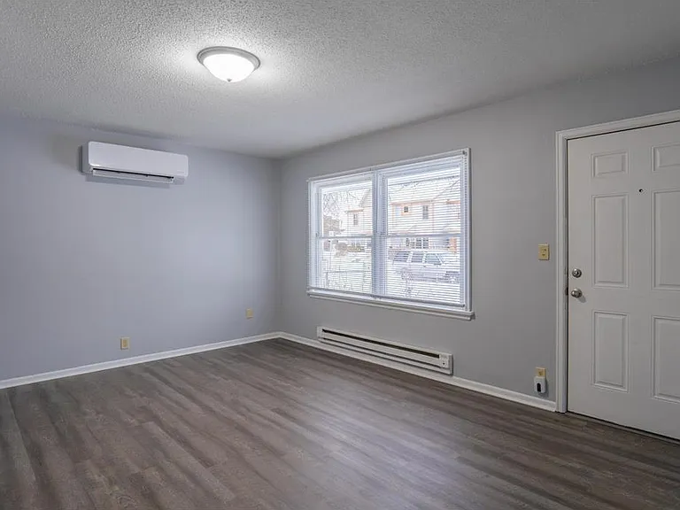 5048 Girard Ave N — Photo 2