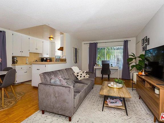 3rd image of 954 S Barrington Ave APT 8