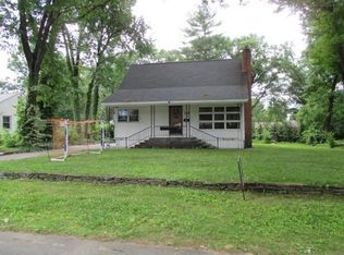 33 Manning St, Chicopee, MA 01020