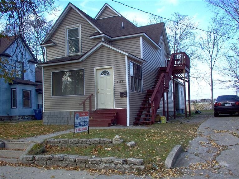 2nd image of 327 Dickinson St SE