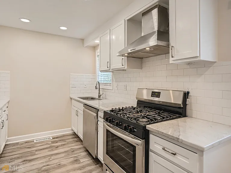 Oakland Dr SW — Photo 10