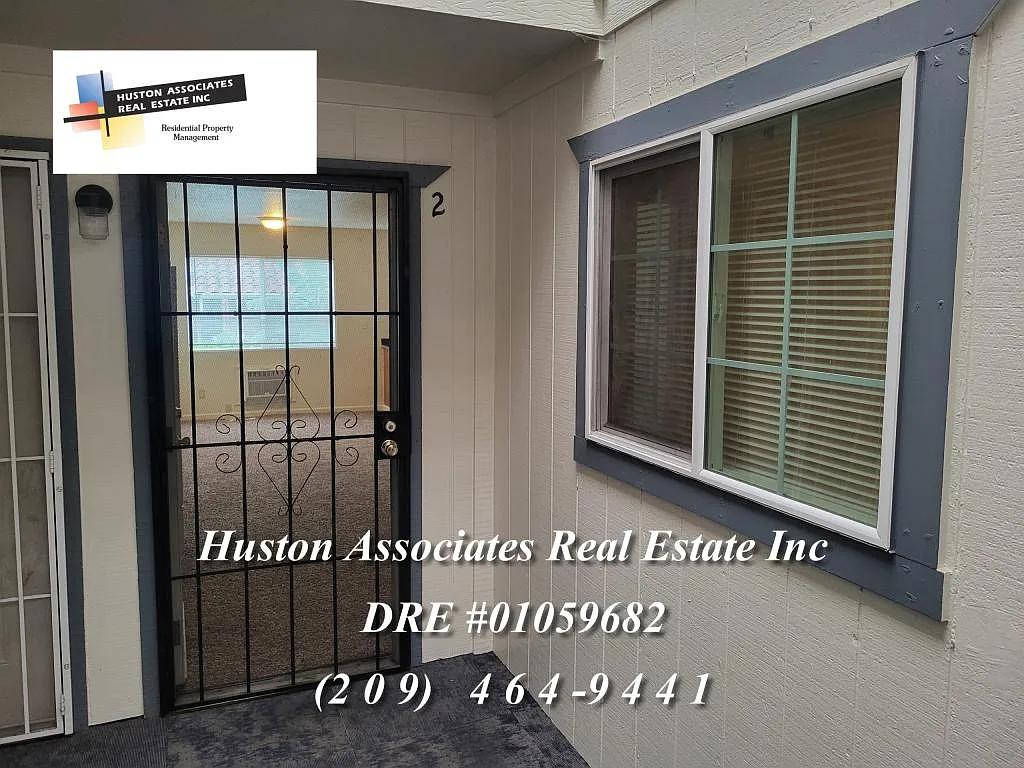 Building Photo - 404 W Oak St #2