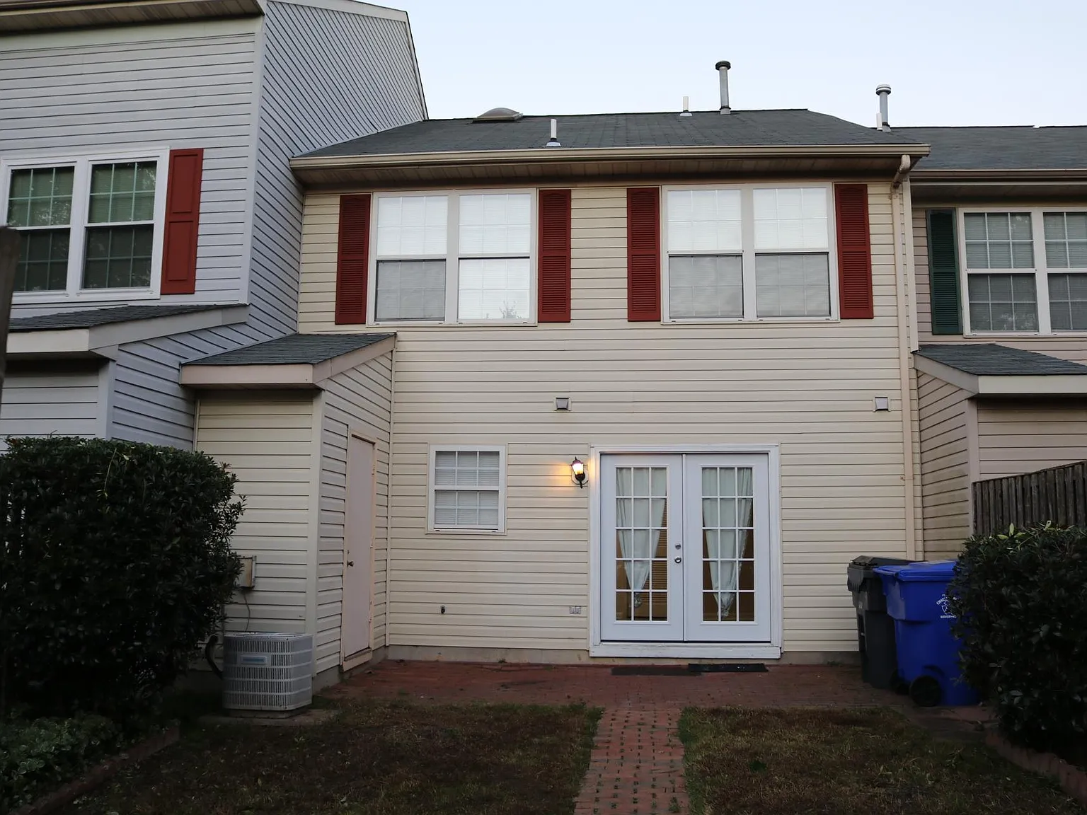 3 bed, 2.5 bath, 1760 sqft, $2,650 — Photo 2