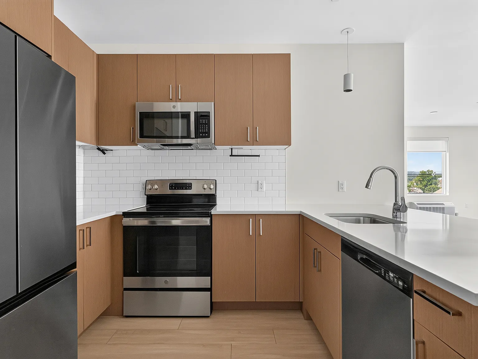 1008 South Ave — Photo 3