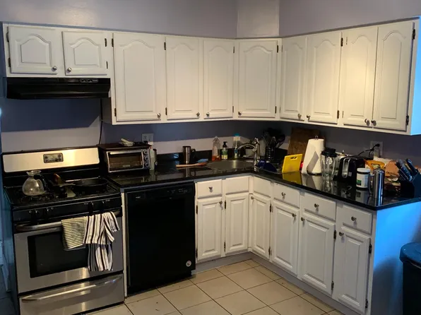 1215 W Melrose St Rear 1F, Chicago, IL 60657