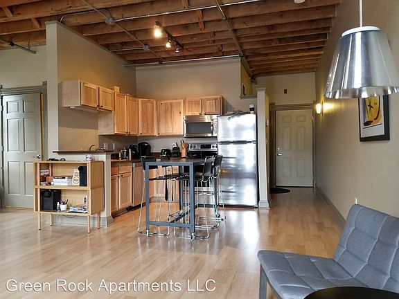3rd image of 1025 Washington Ave S #8432309