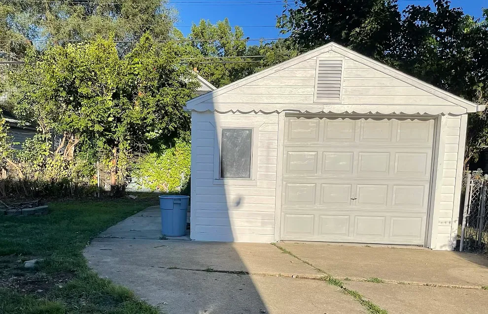 3 bed, 1.5 bath, 1017 sqft, $1,800 — Photo 3