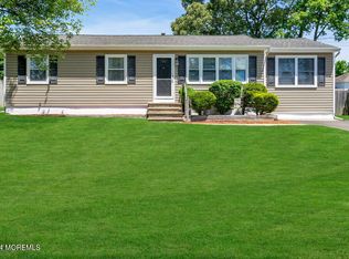 942 Raleigh Dr, Toms River, NJ