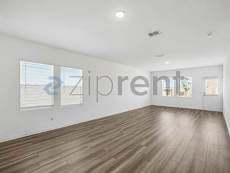 7536 Corral Smt — Photo 6