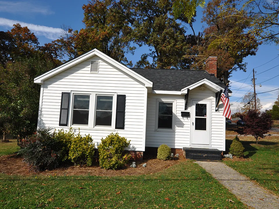 502 S Main St