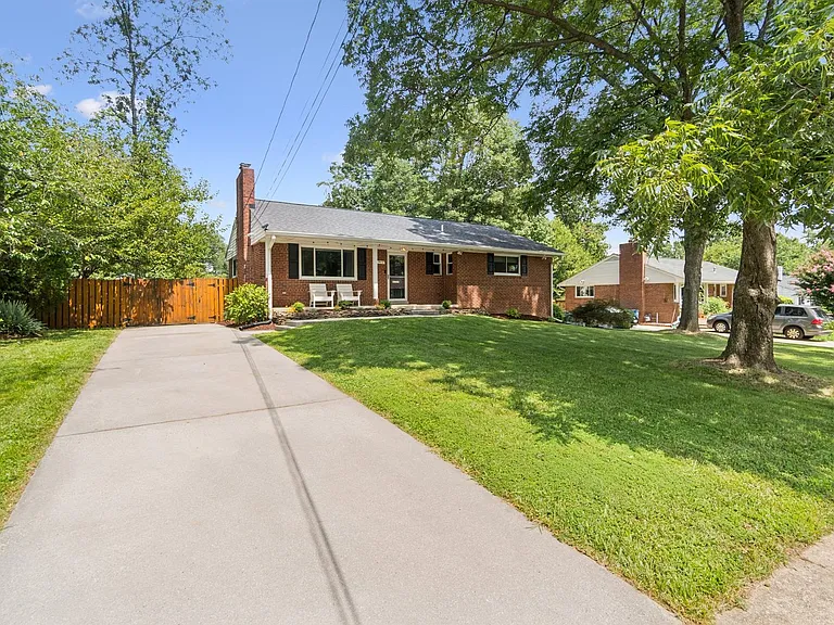 7412 Farnum St — Photo 3