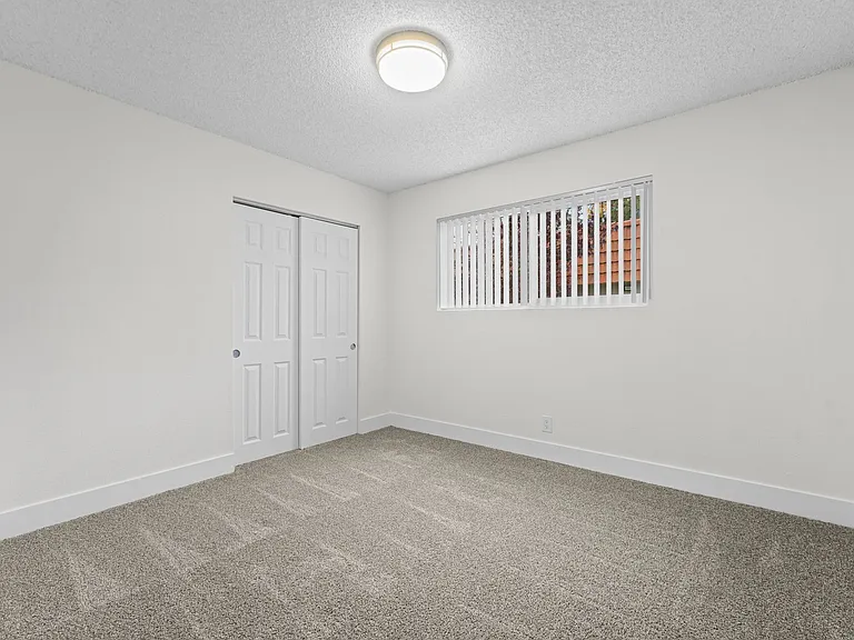 Sherwood Forest Apartments — Photo 18