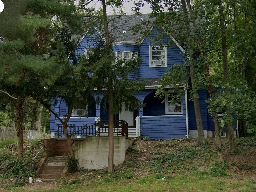 3 bed, 1.5 bath, 919 sqft, $2,250 — Photo 1