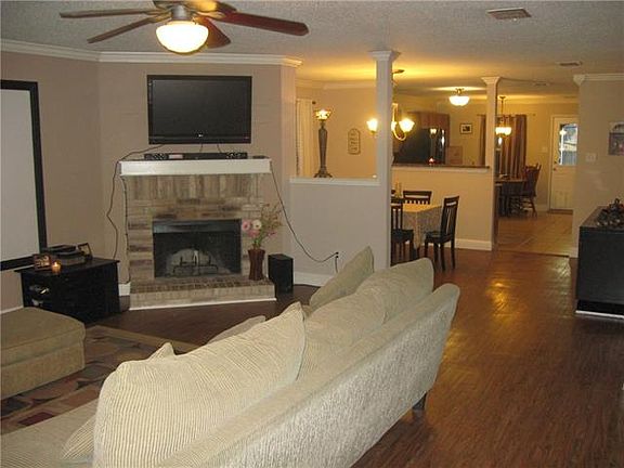4th image of 2756 Peach Dr