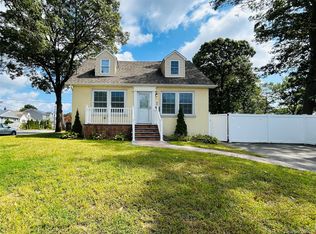 75 Overland Ave, Amityville, NY 11701
