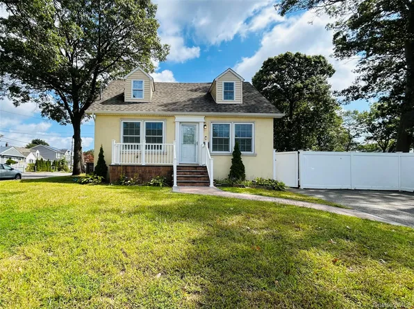 75 Overland Avenue, Amityville, NY 11701