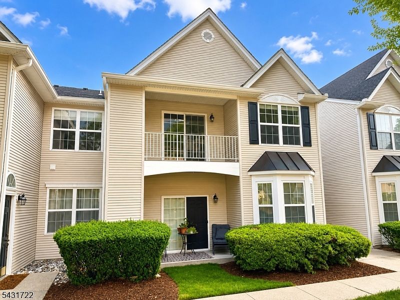 1st image of 362 Cambridge Dr