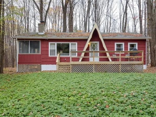 107 Iowa Trl, Pocono Lake, PA 18347