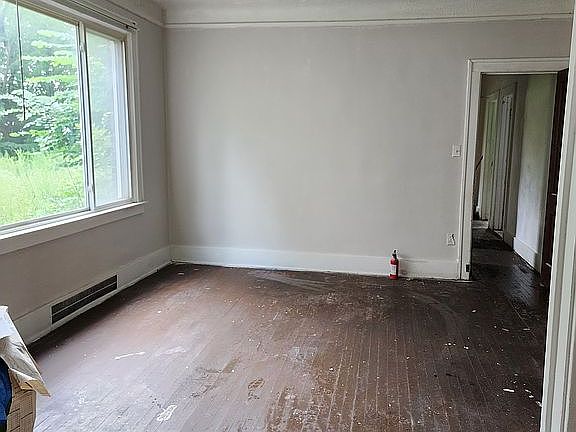 Lower unit dining room