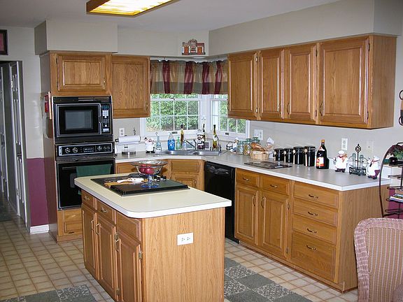 3rd image of 8393 Vineland Ct