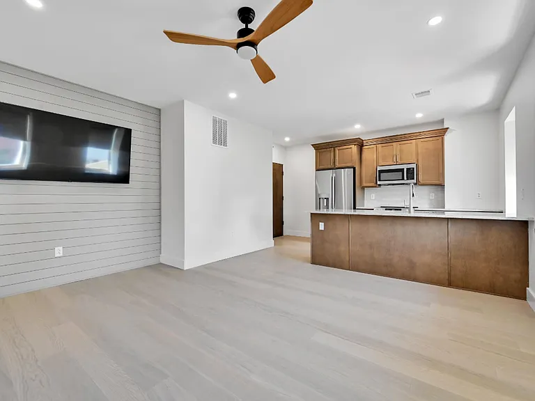 132 E Market St #202 — Photo 6